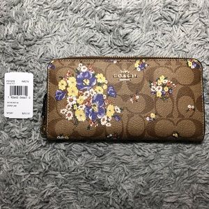 Coach accordion wallet